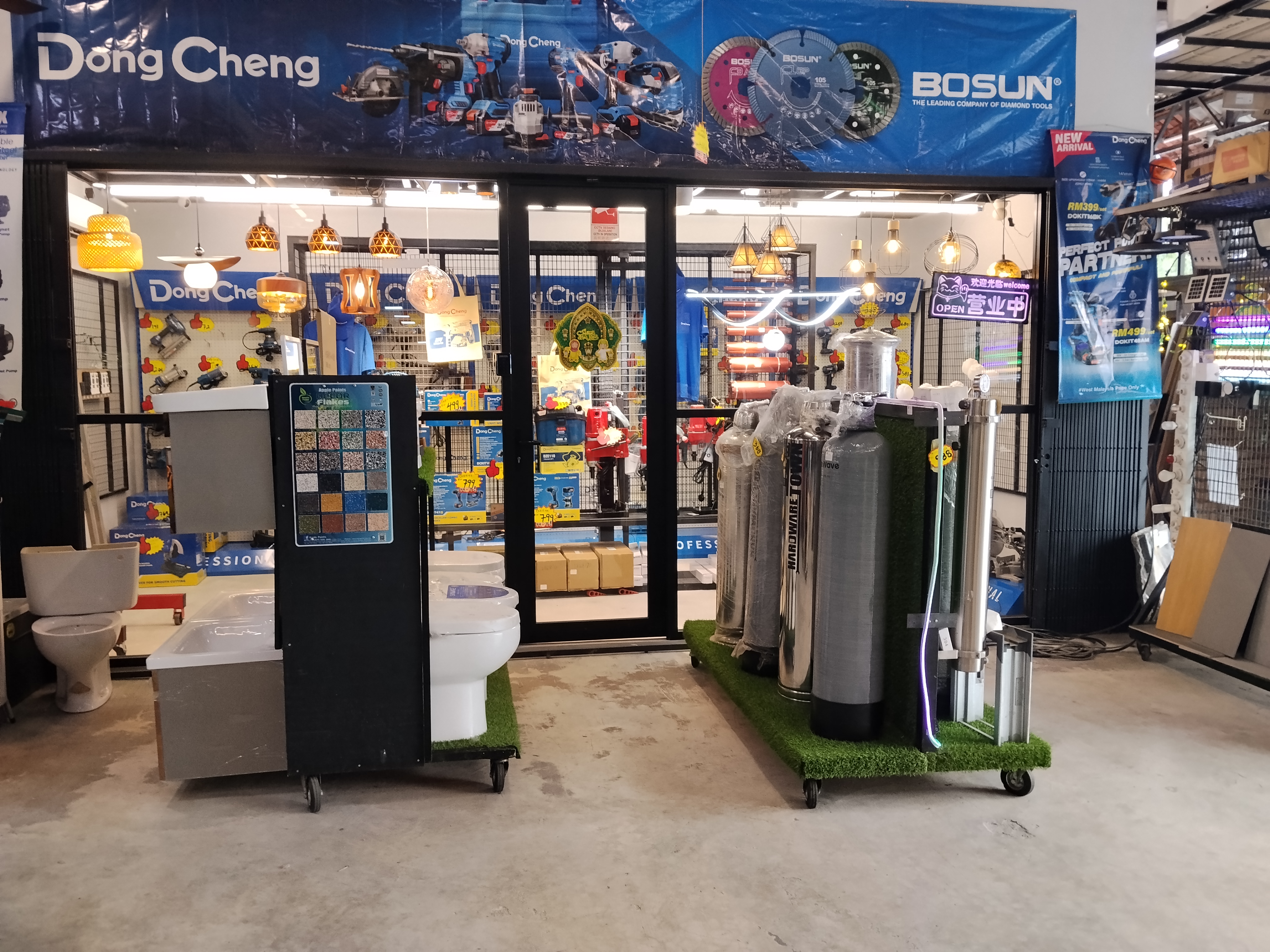 Shopfront of Hardware Town Sdn Bhd • Subang 五金