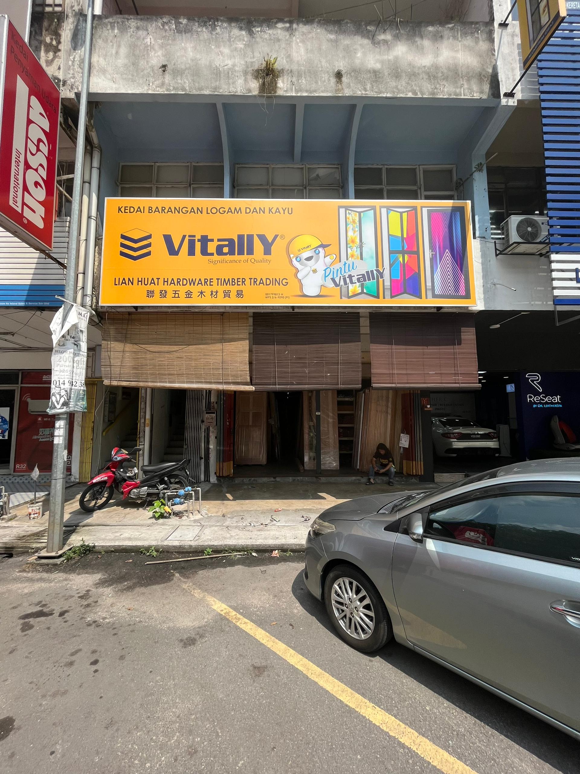 Shopfront of Lian Huat Hardware Timber Trading 联发五金木材贸易
