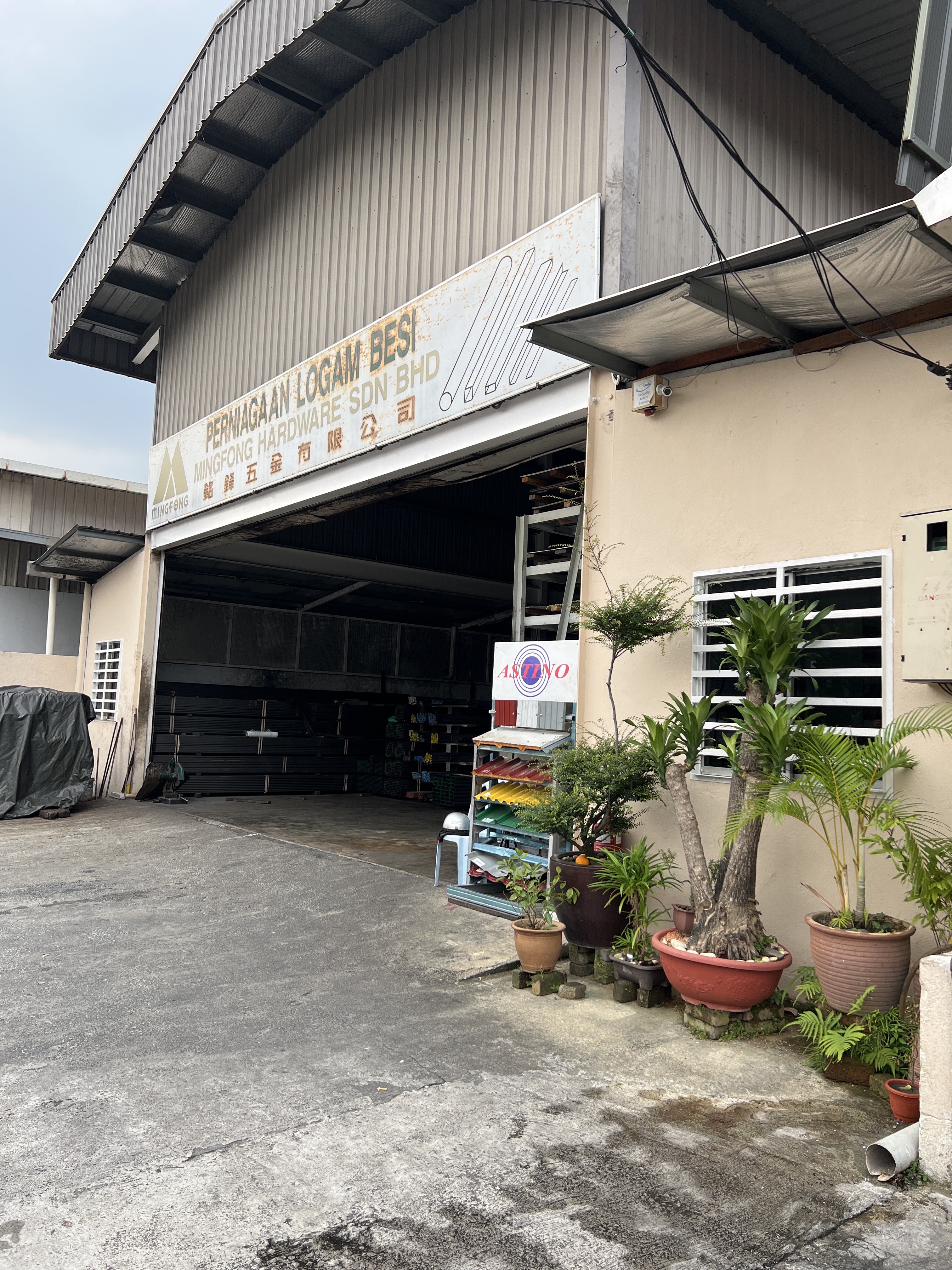 Shopfront of MingFong Hardware Sdn. Bhd.
