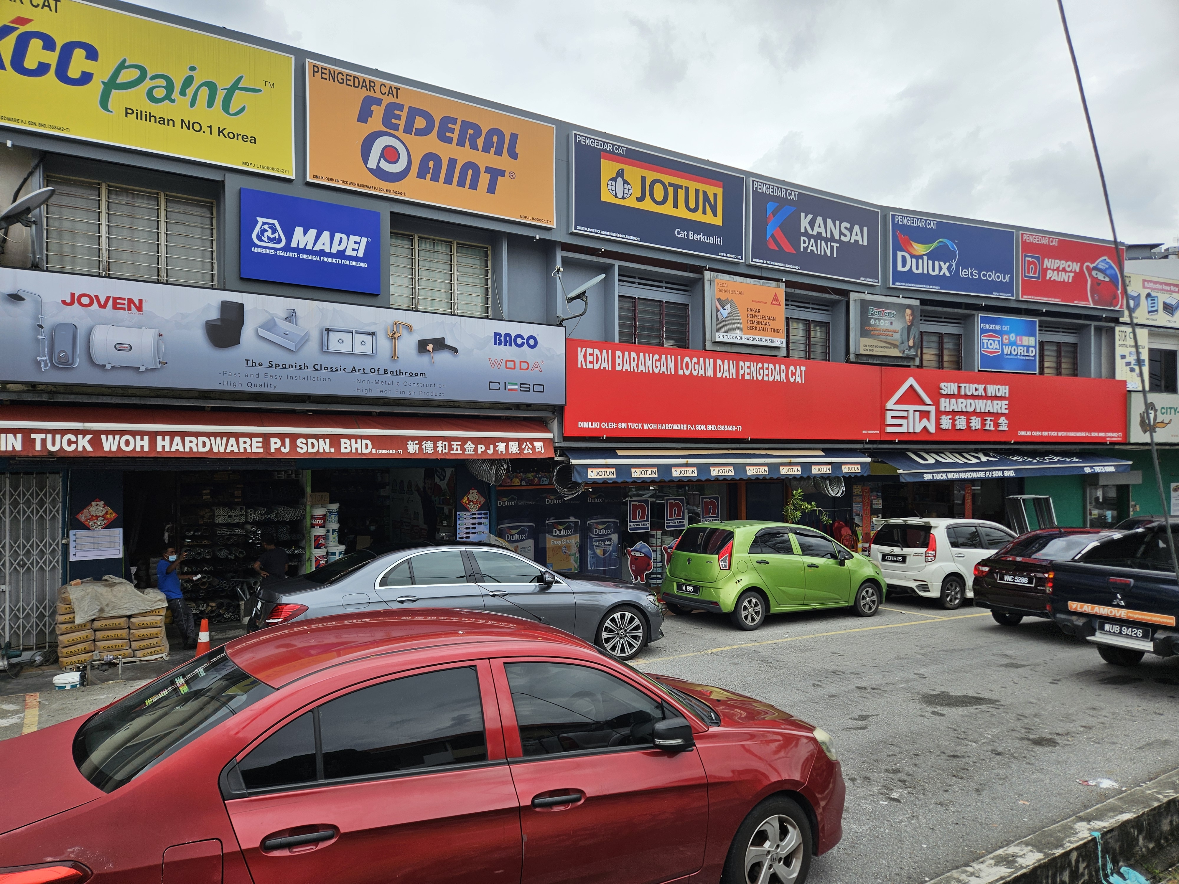 Shopfront of Sin Tuck Woh Hardware PJ Sdn Bhd