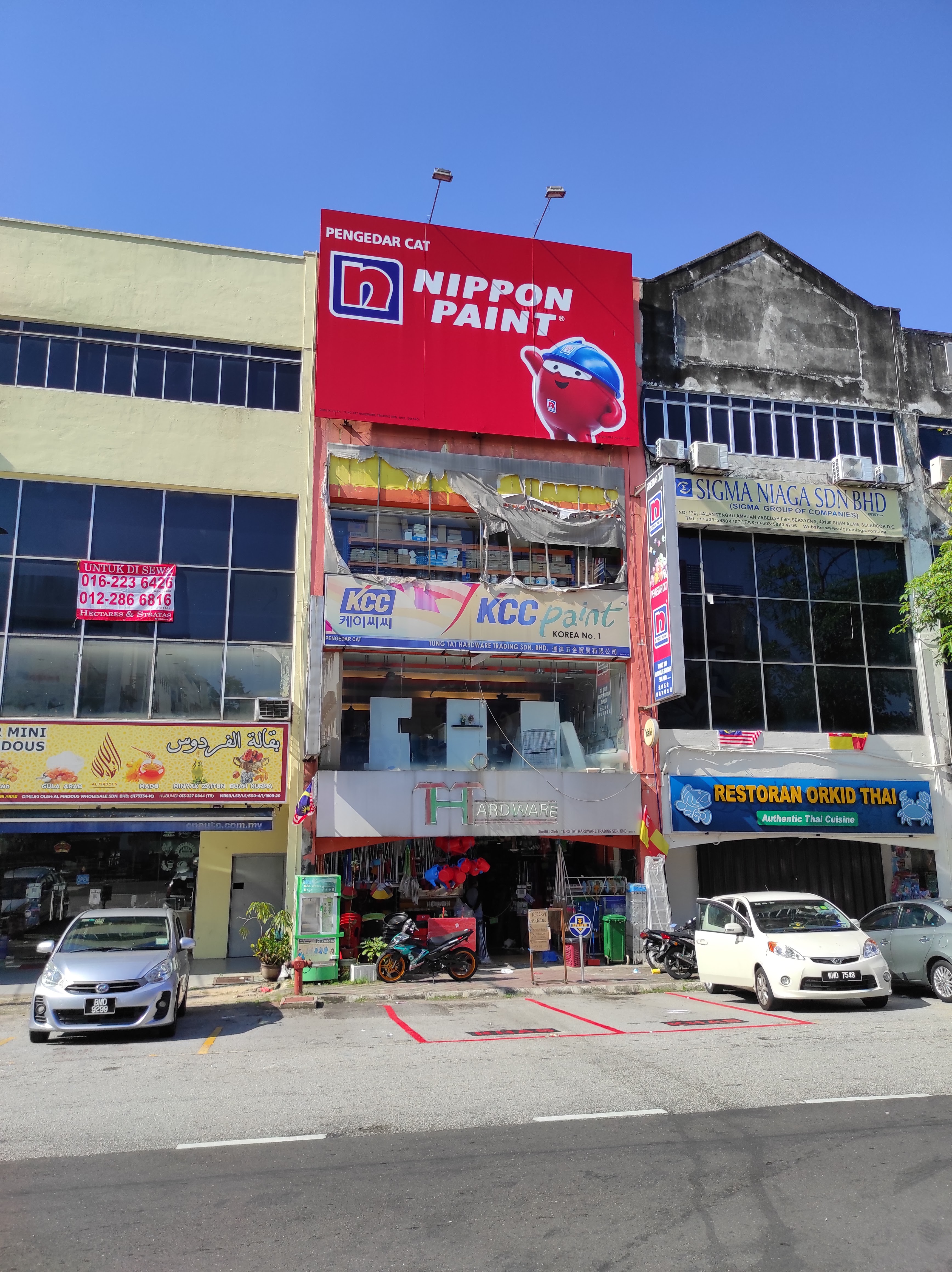 Shopfront of Tung Tat Hardware Trading Sdn Bhd